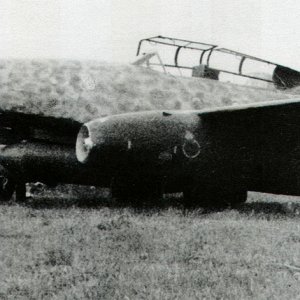 1-messerschmitt-me-262b-10-njg11-r8-wnr-110305-schleswig-jagel-1945-01.jpg