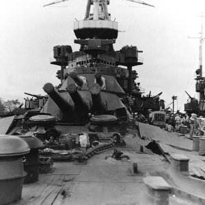USS_Nevada_Bow_damage_after_Pearl_harbor_attack.jpg